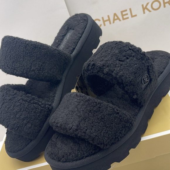 MICHAEL KORS Winnie Faux Curly Shearling Platform Slide Sandal
Black 
New - Picture 6 of 16
